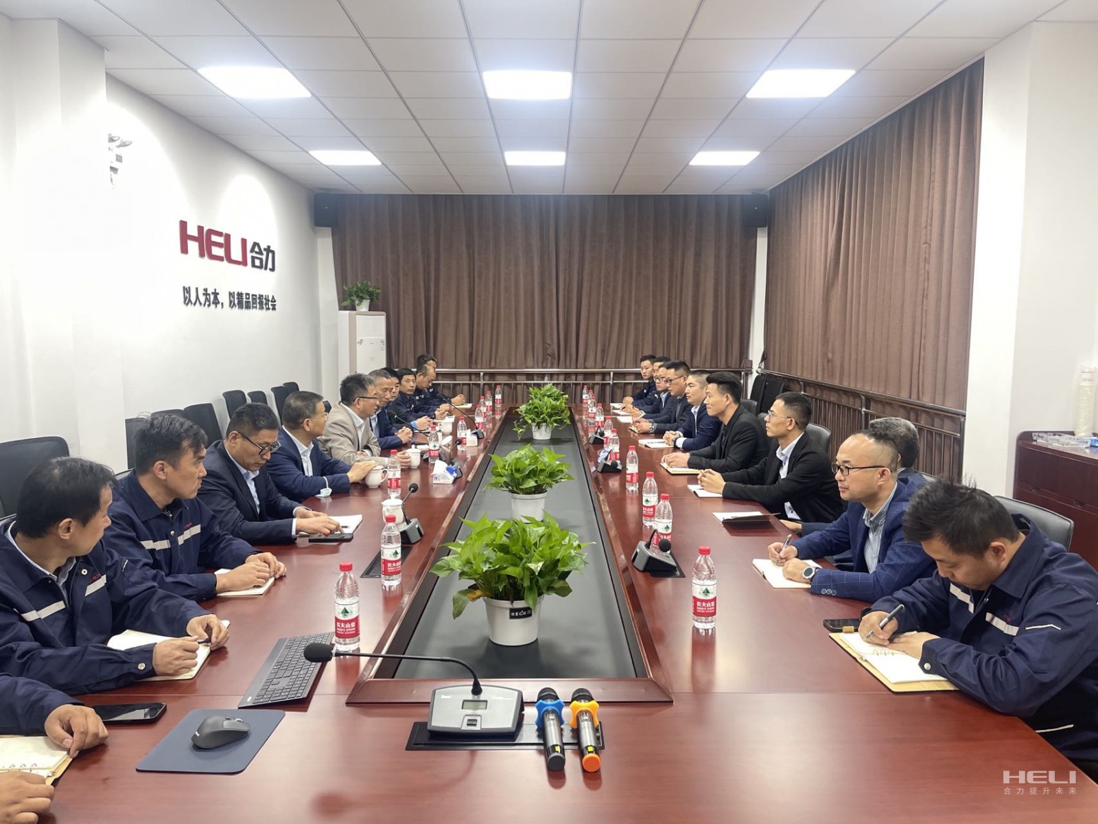 与上海pg电子游戏昆山、嘉定分公司员工互换座谈.jpg